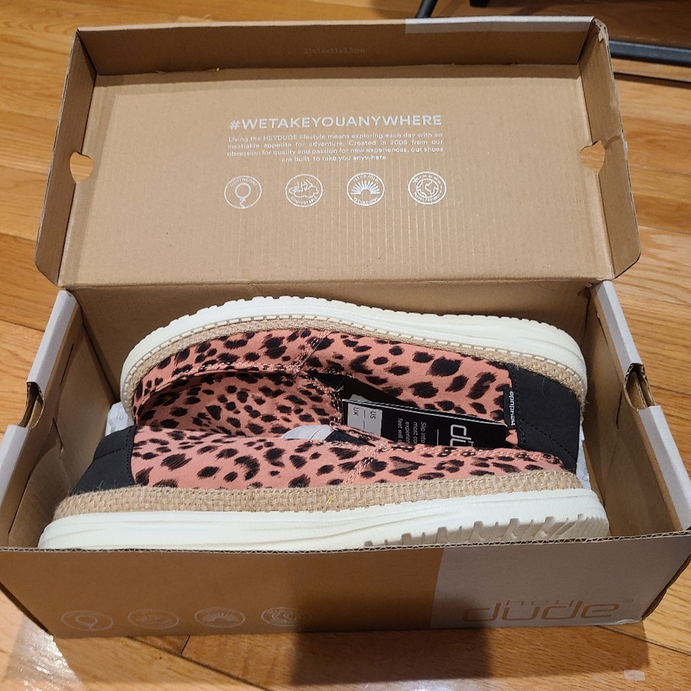 Hey Dude loafers size 8 Leopard Rose NIB